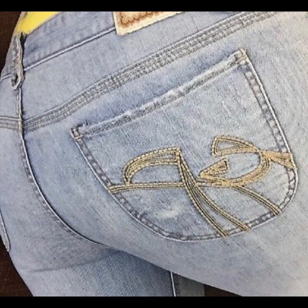 Chip & Pepper Cropped Capri Distressed Jeans